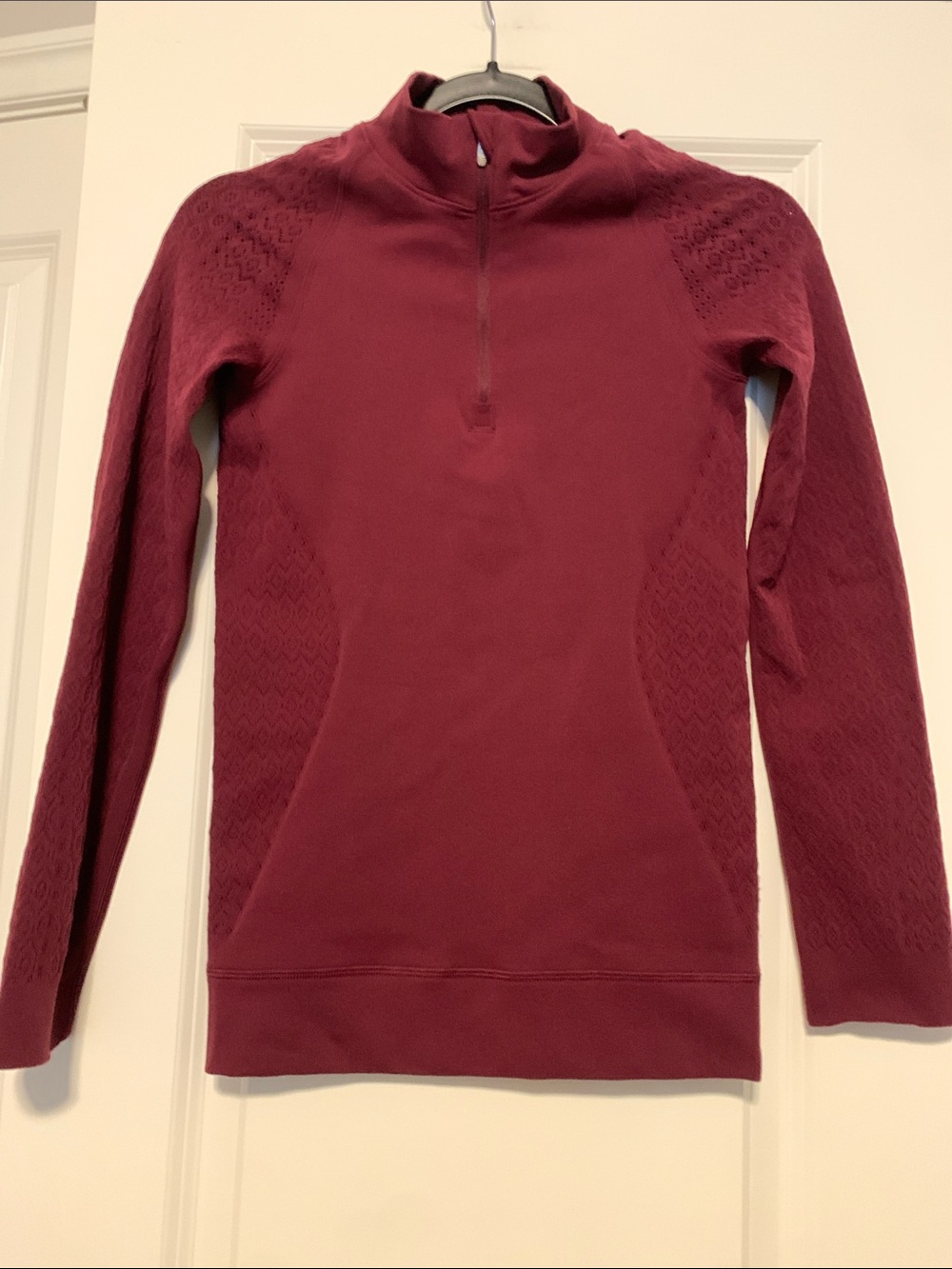 Lululemon LS Quarter Zip Pullover w/Mesh Detail
Sz 8, Good Condition